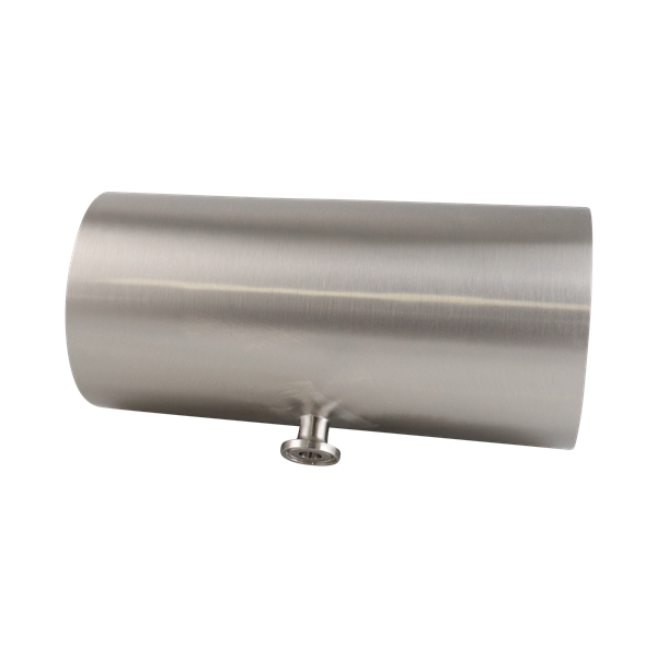 Reducing tee with a 4-inch run and a 0.5-inch tri-clamp short branch, constructed from 316L stainless steel, with a 20RA internal finish and a 32RA outer finish, SF1 BPE compliant.