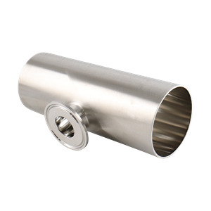 Reducing tee with dimensions 2.5-inch x 1.5-inch short branch tri-clamp, made from 316L stainless steel, featuring a 15RA EP internal finish and a 32RA outer finish, SF4 BPE compliant.